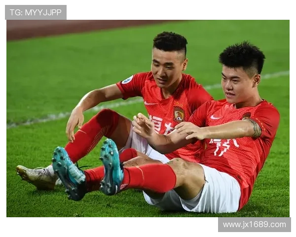 广州足球队状态引发热议球迷与专家的观点碰撞分析